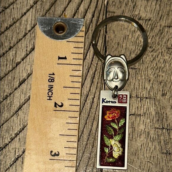 Silver Tone Korean Mask Keychain with Flower 🌺 Tag In Box 🗃️ engraved back Korea - Picture 8 of 17